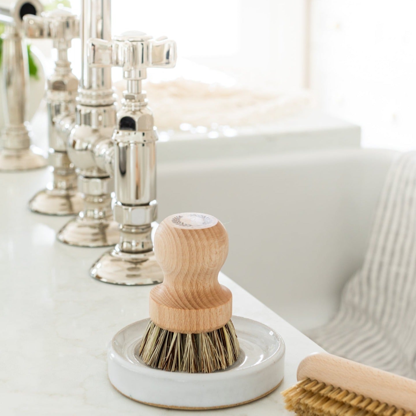 Farmhouse Pottery Laurel Pot Brush - Thumbnail 5